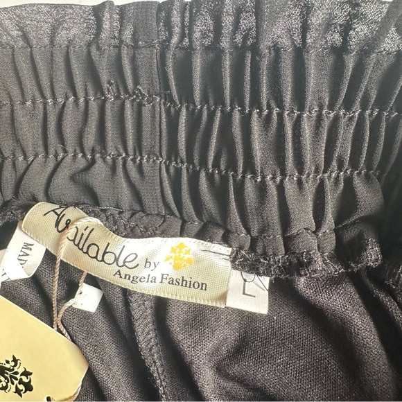 Available by Angela Women’s Black Pleated Flowy Shorts Size L NWT Built-In Liner - Picture 3 of 7